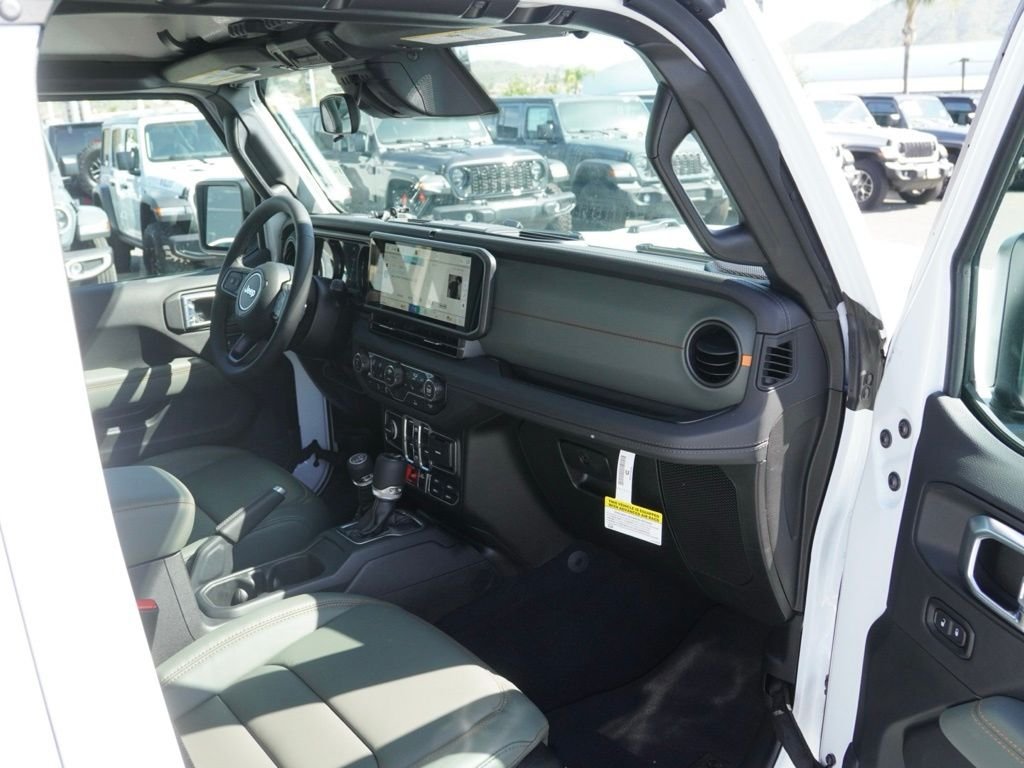 New 2026 Bright White Clear-Coat Exterior Paint Jeep Mojave image 19