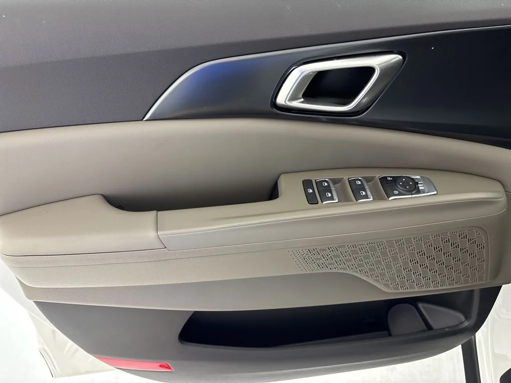 New 2026 White Kia LXS image 22