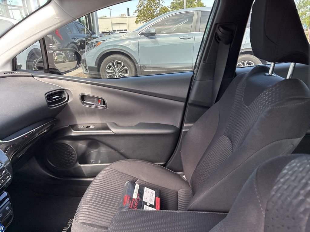 Used 2018 Gray Toyota Two image 29