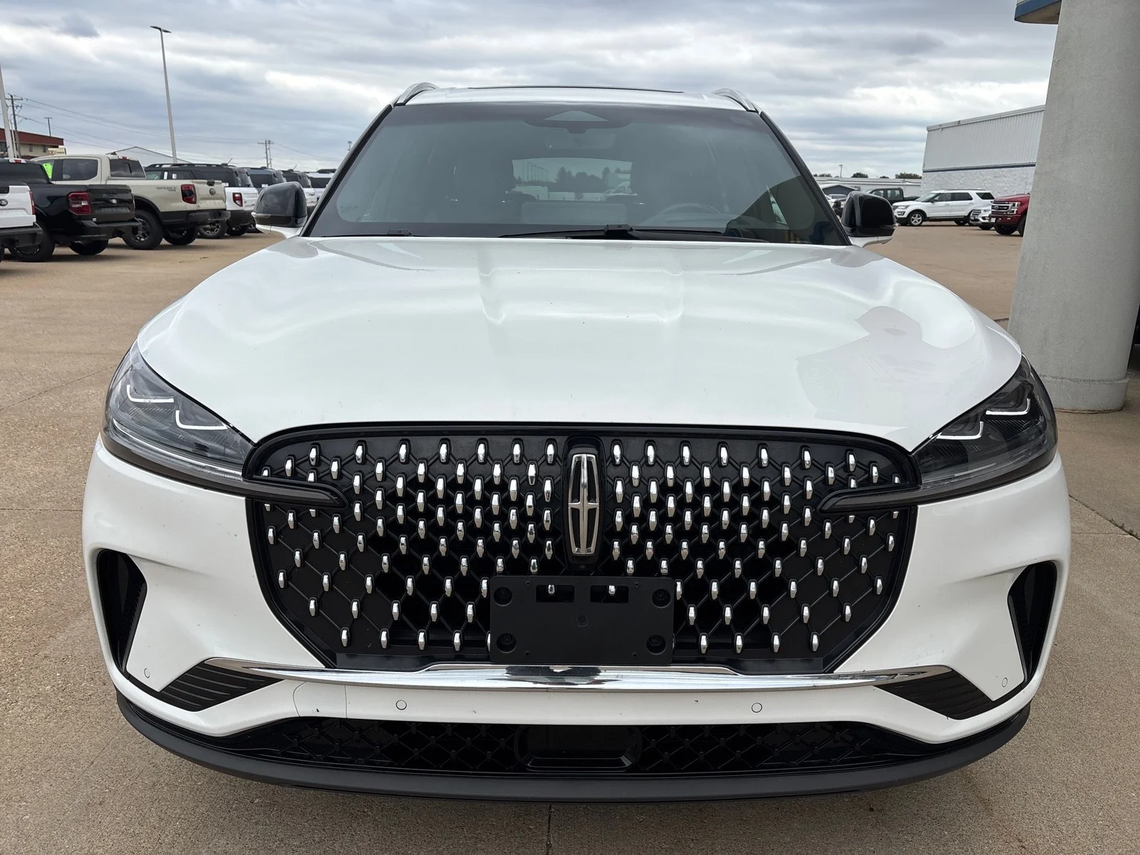 Used 2025 Pristine White Lincoln Black Label image 4