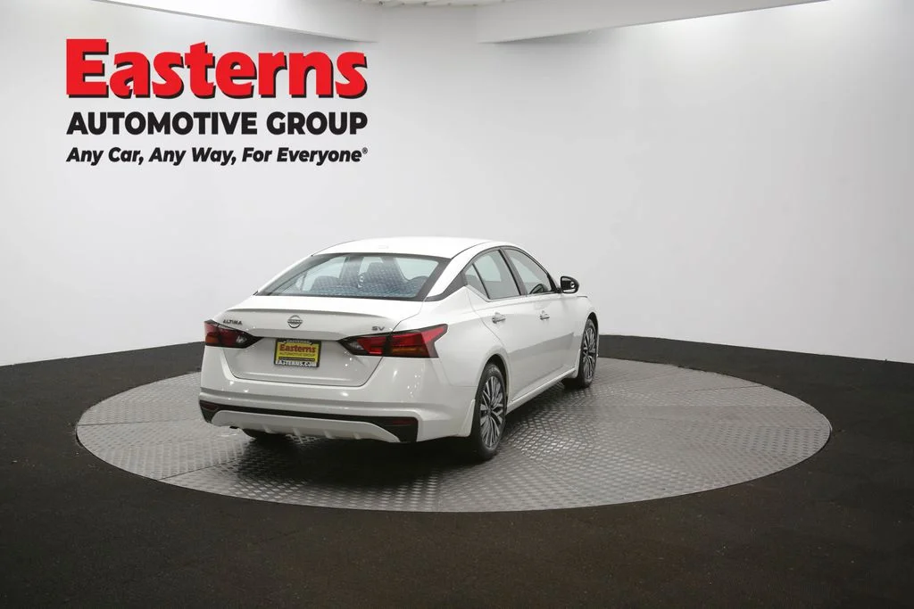 Used 2024 White Nissan 2.5 SV image 38