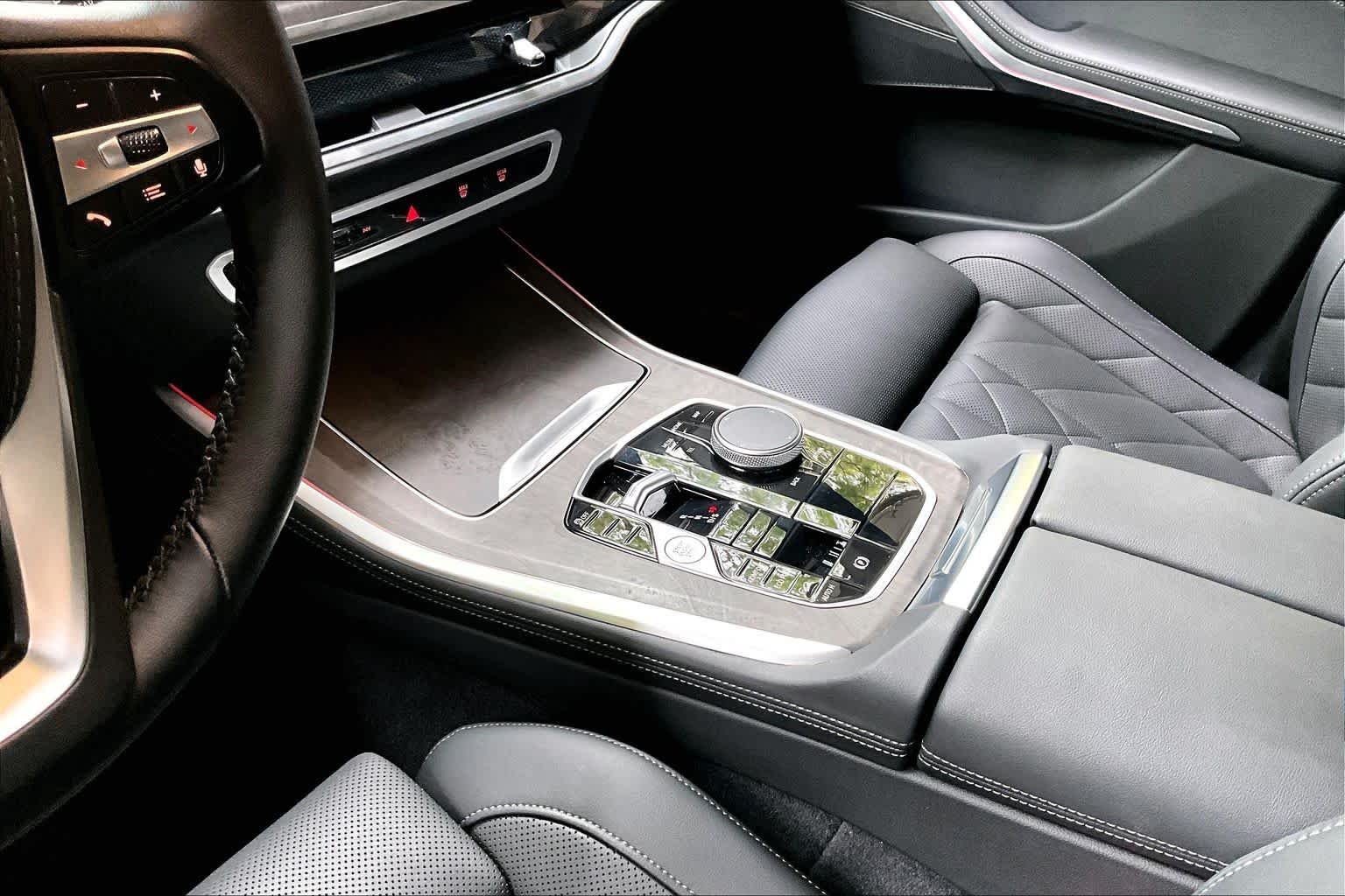 Used 2024 Black Sapphire Metallic BMW xDrive40i image 16