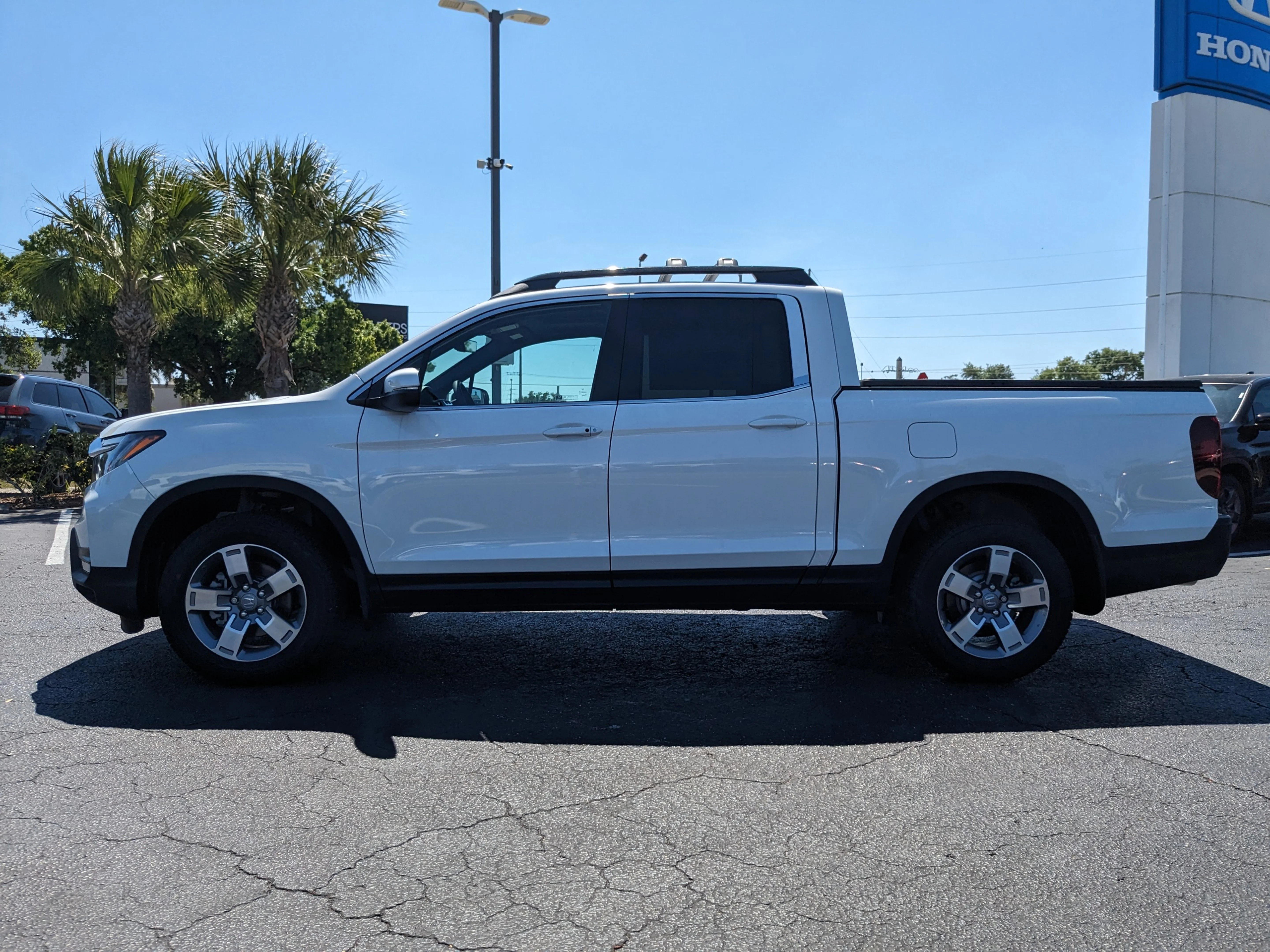 New 2026 Platinum White Pearl Honda RTL image 8