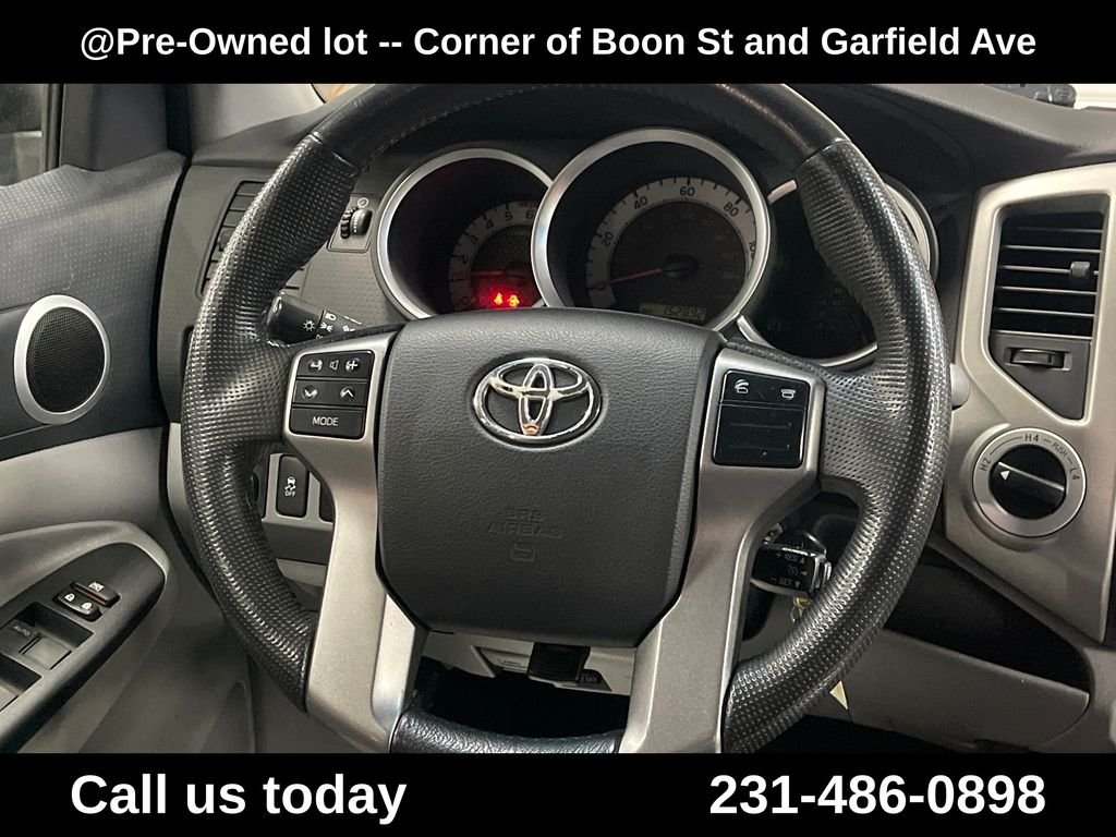 Used 2013 White Toyota Base image 20