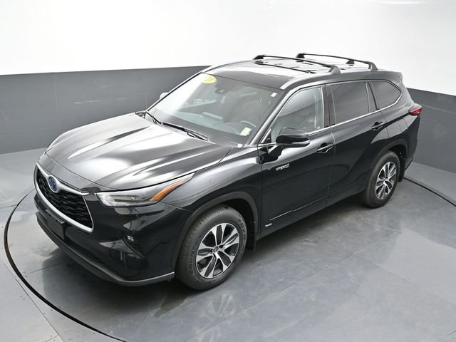 Used 2021 Black Toyota XLE image 60