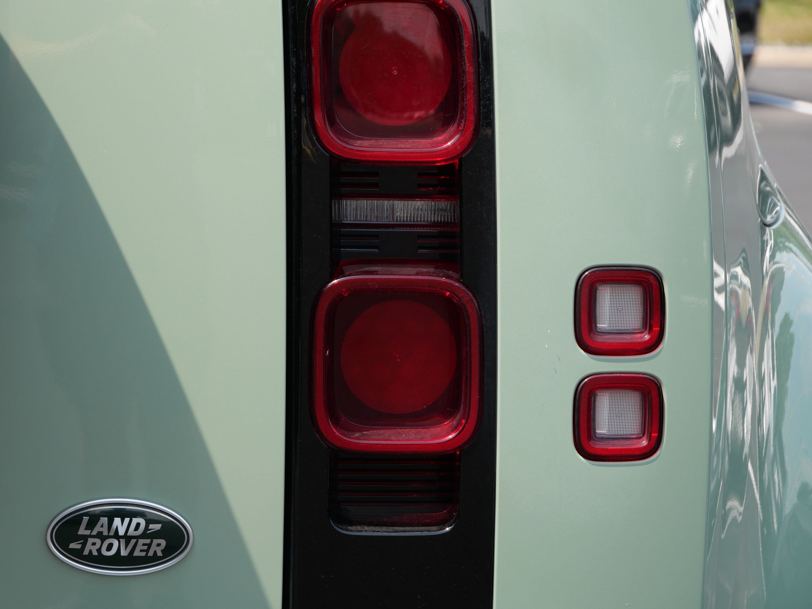 Certified Used 2023 Grasmere Green Land Rover 75th Edition image 11