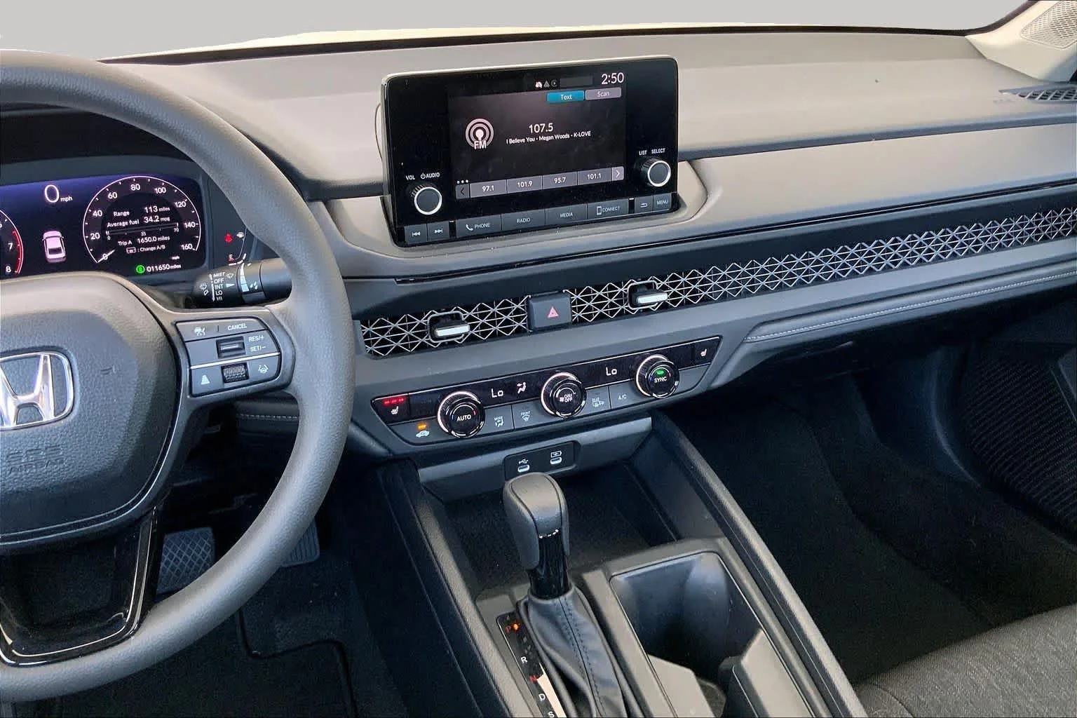 Used 2025 Solar Silver Metallic Honda SE image 9