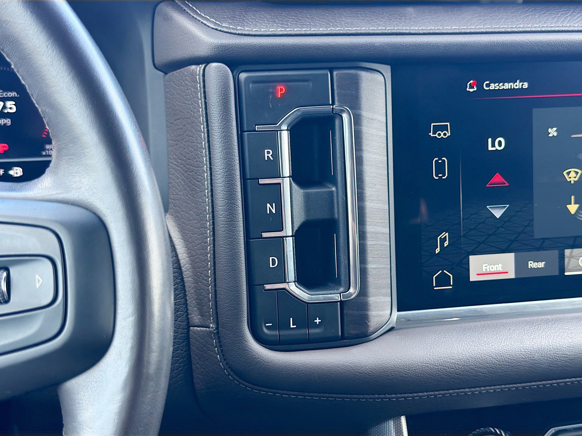 Used 2022 White Frost Tricoat GMC Denali image 31
