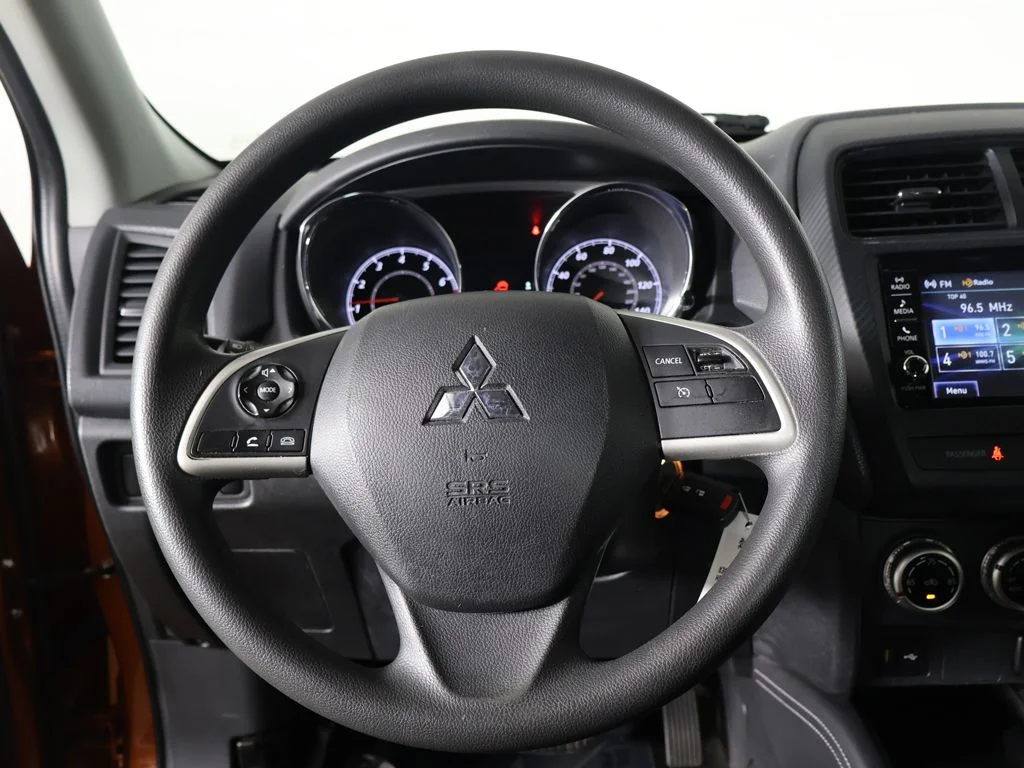 Used 2022  Mitsubishi 2.0 ES image 33