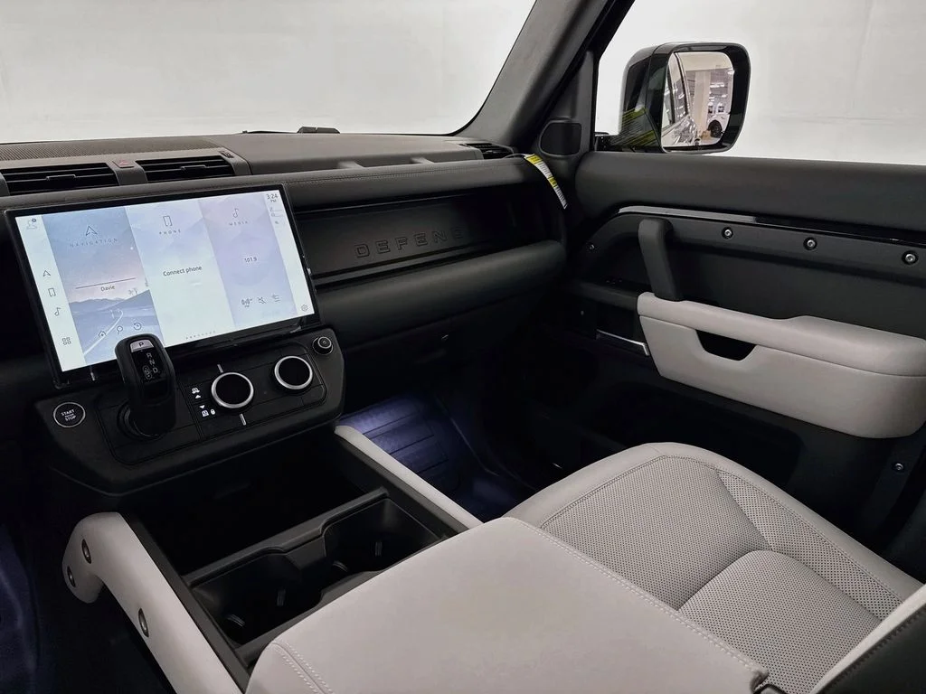 New 2026 Santorini Black Land Rover S image 24