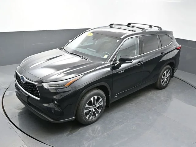 Used 2021 Black Toyota XLE image 60