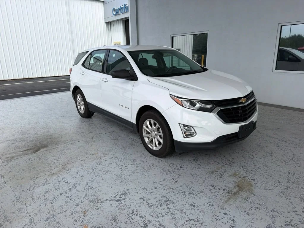 Used 2018 SUMMIT WHITE Chevrolet LS image 2