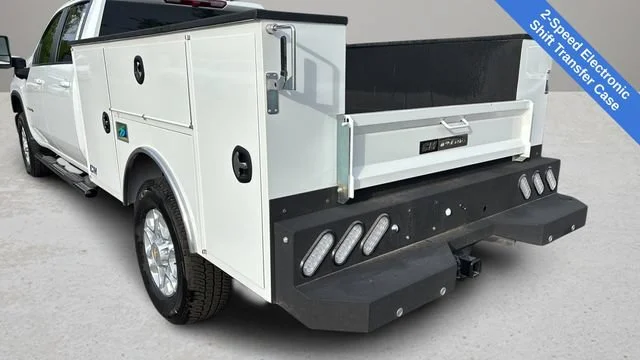 Used 2025 Summit White Chevrolet LT image 38
