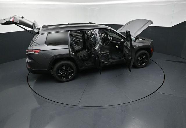 New 2026 Baltic Gray Metallic Clear-Coat Exterior Paint Jeep Limited image 30