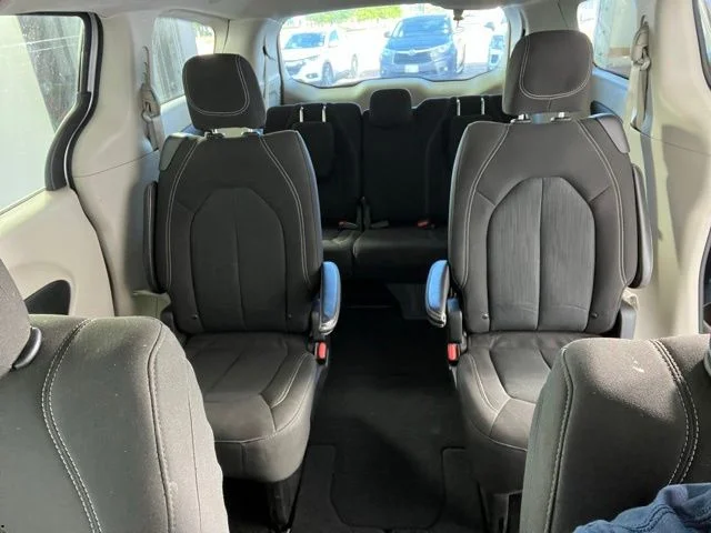 2022 Chrysler Voyager LX - Photo 29