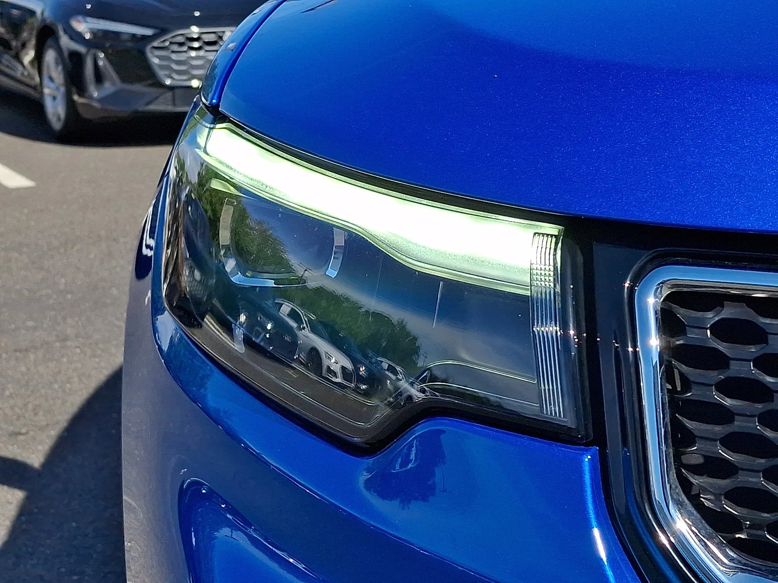 Used 2023 Laser Blue Pearlcoat Jeep Limited image 8