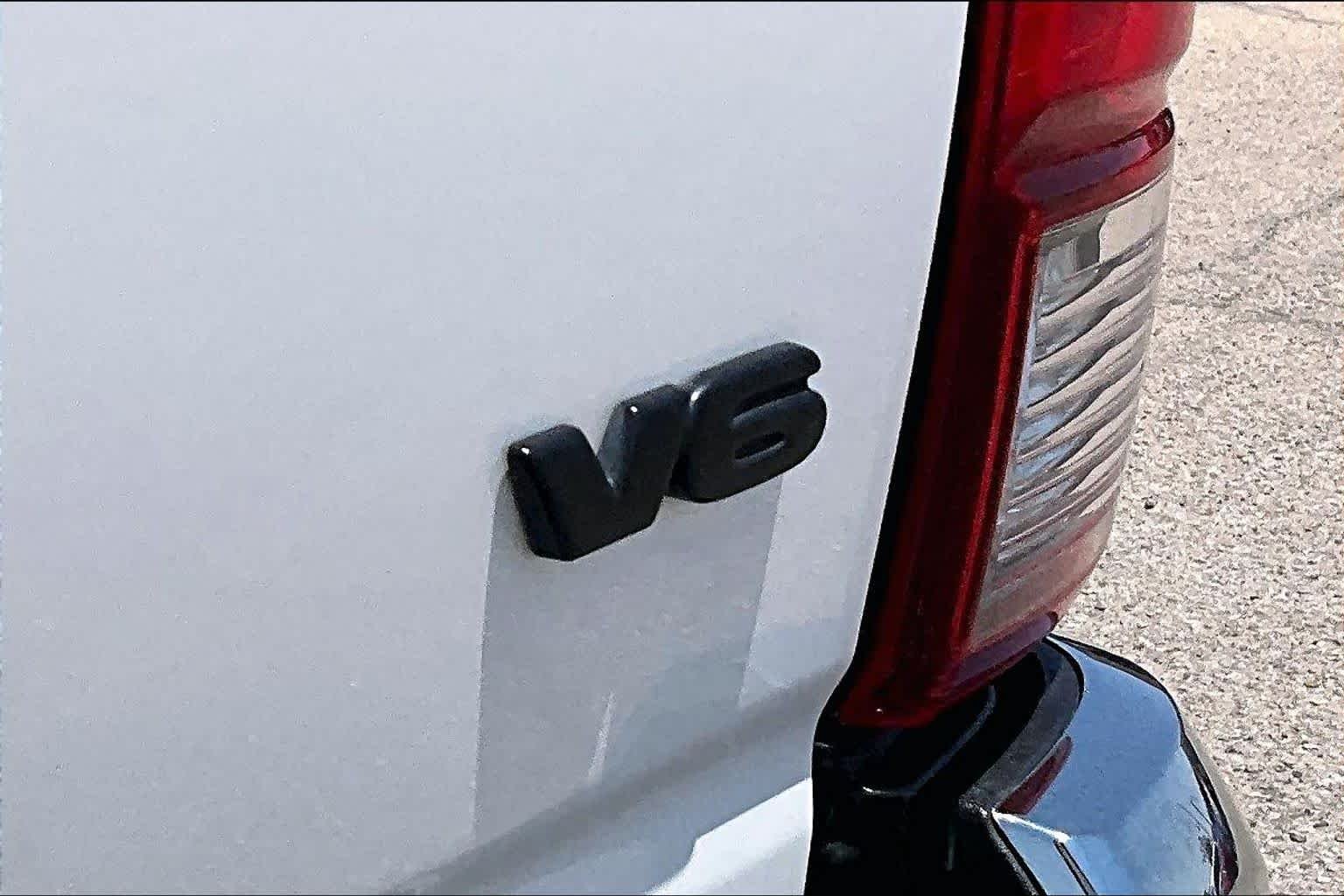 Used 2022 White Toyota SR5 image 10