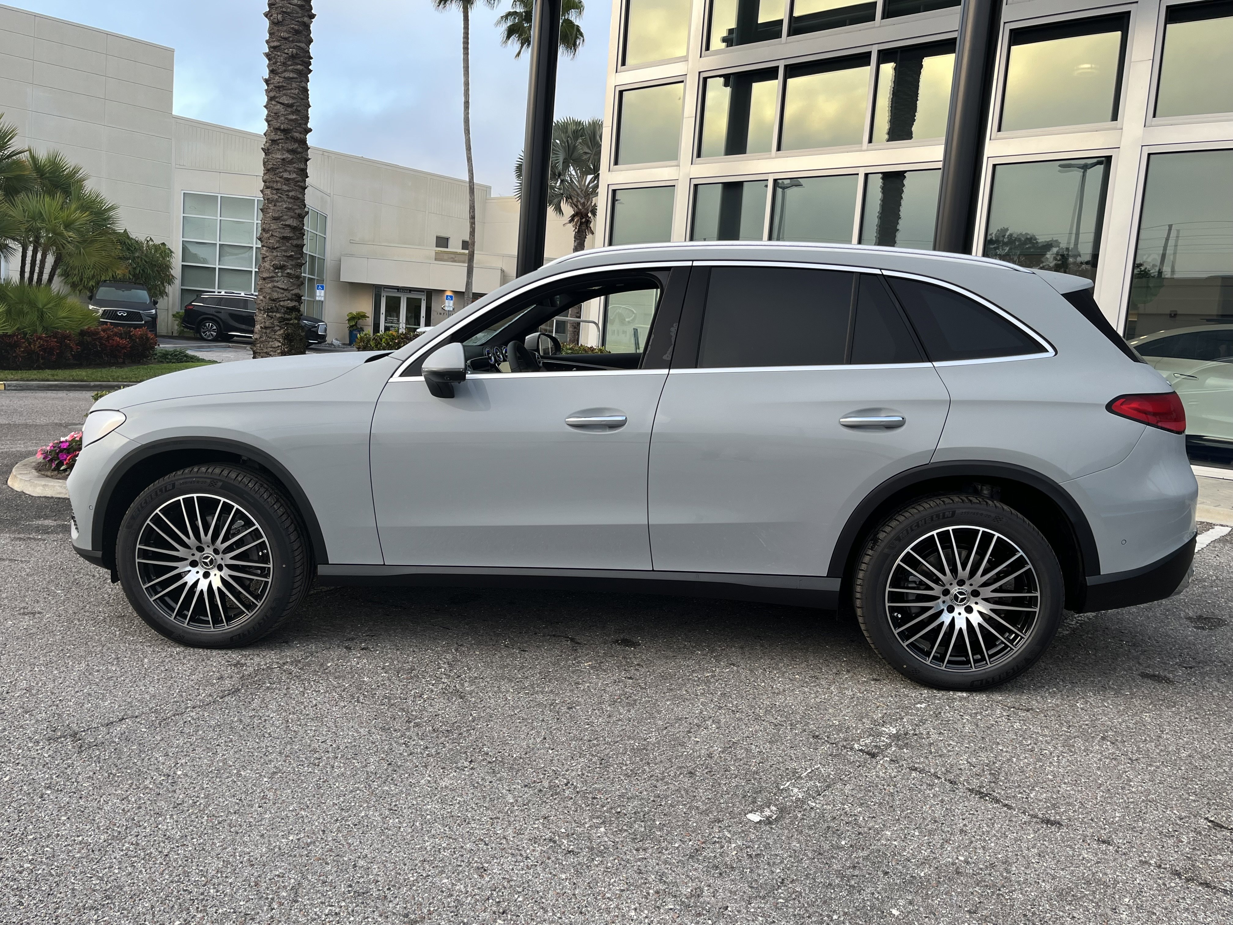 New 2026 MANUFAKTUR Alpine Grey Mercedes-Benz GLC 300 image 3