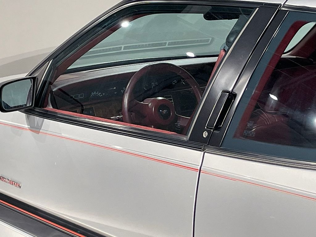 Used 1991  Buick Custom image 14