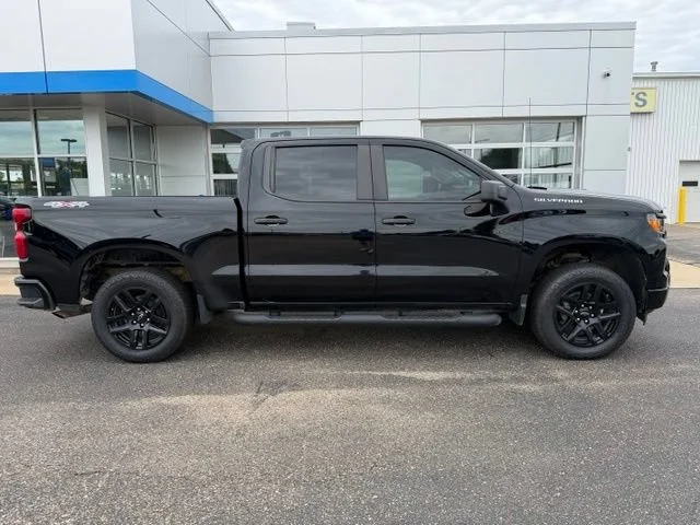 Used 2022 Black Chevrolet Custom image 8