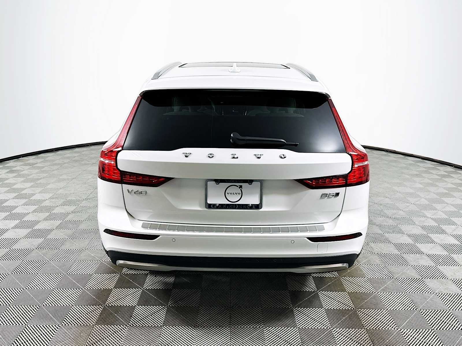 New 2026 Crystal White Volvo Plus image 6
