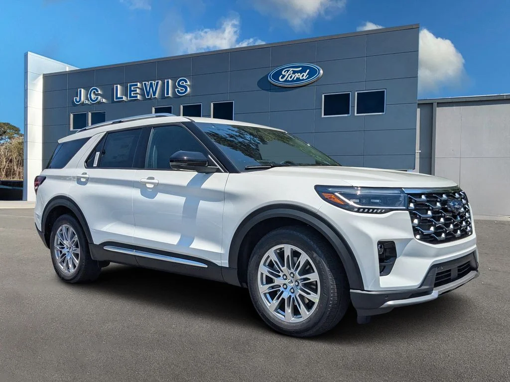 New 2026 Star White Metallic Tri-Coat Ford Platinum image 1