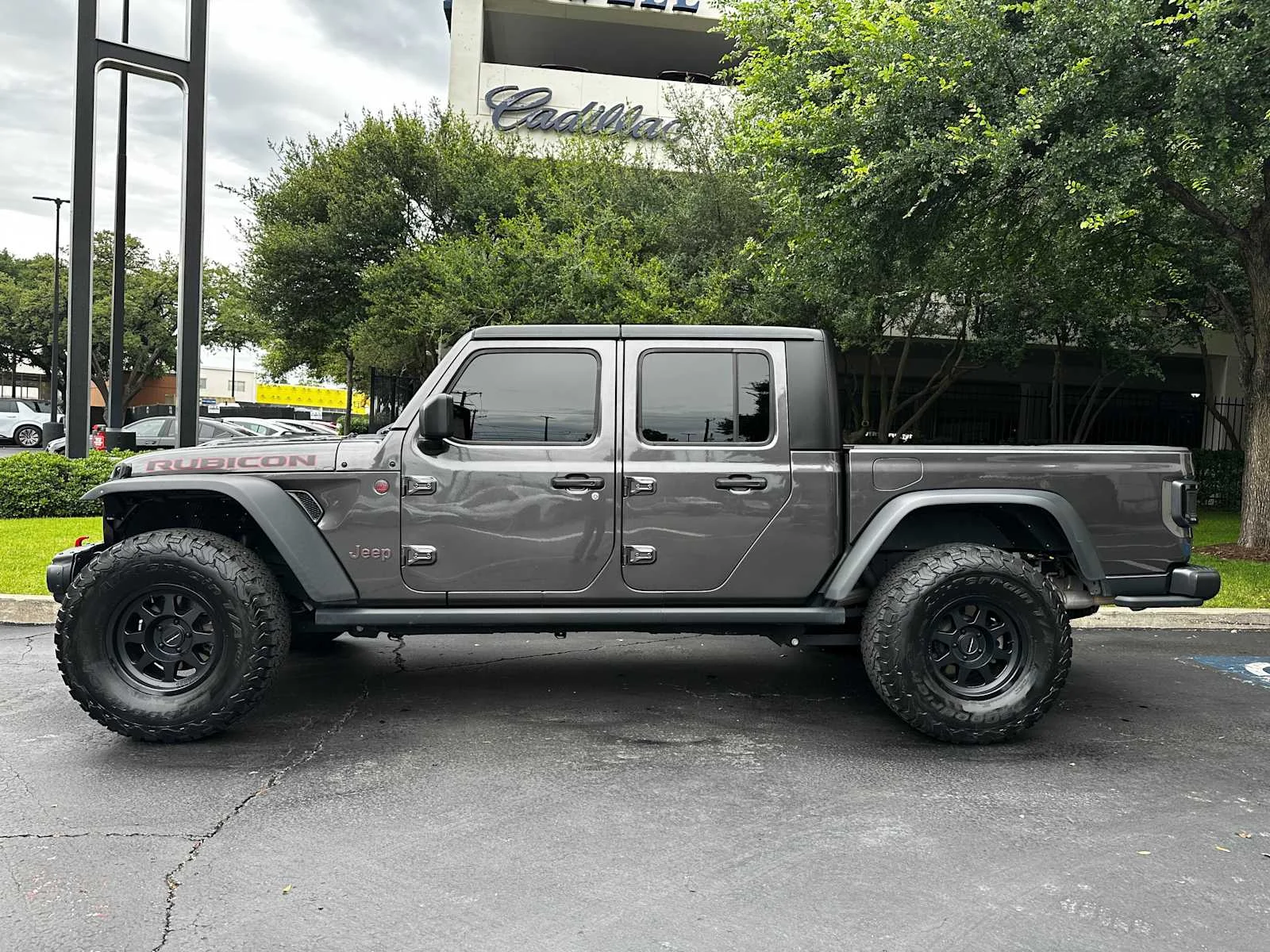 Used 2023  Jeep Rubicon image 5