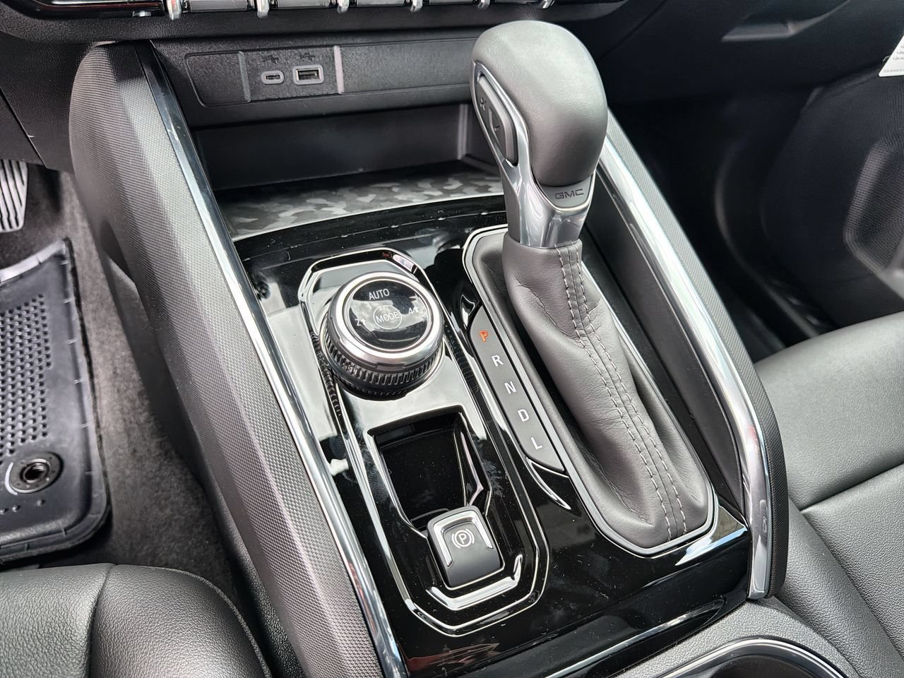 New 2026 Onyx Black GMC Elevation image 14