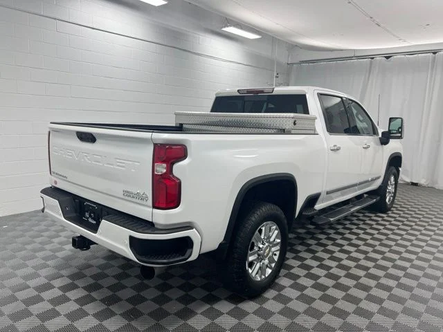 Used 2024 Beige Chevrolet High Country image 5