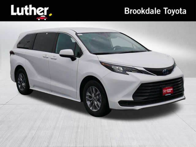 2025 Toyota Sienna LE