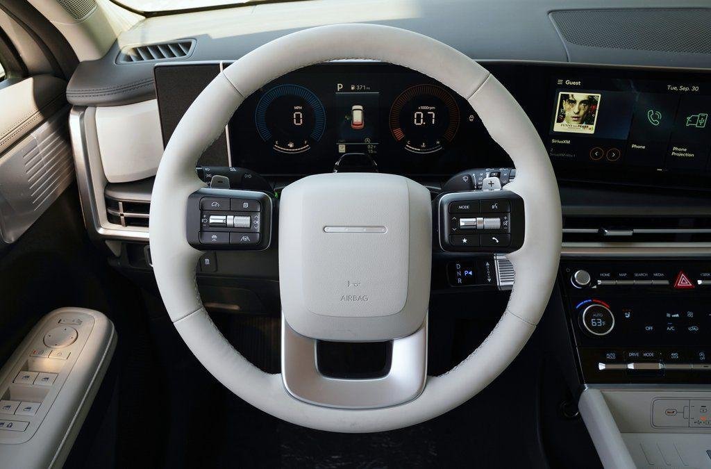 New 2026 Shimmering Silver Hyundai SEL image 13