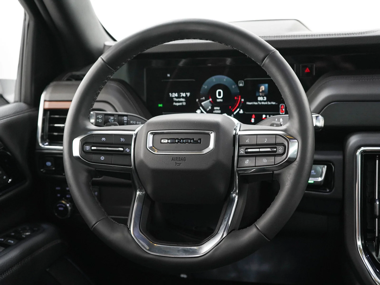 Used 2025 White Frost Tricoat GMC Denali image 16