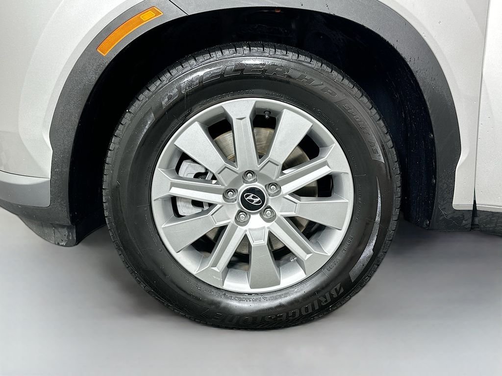 Used 2025 Silver Hyundai SEL image 33
