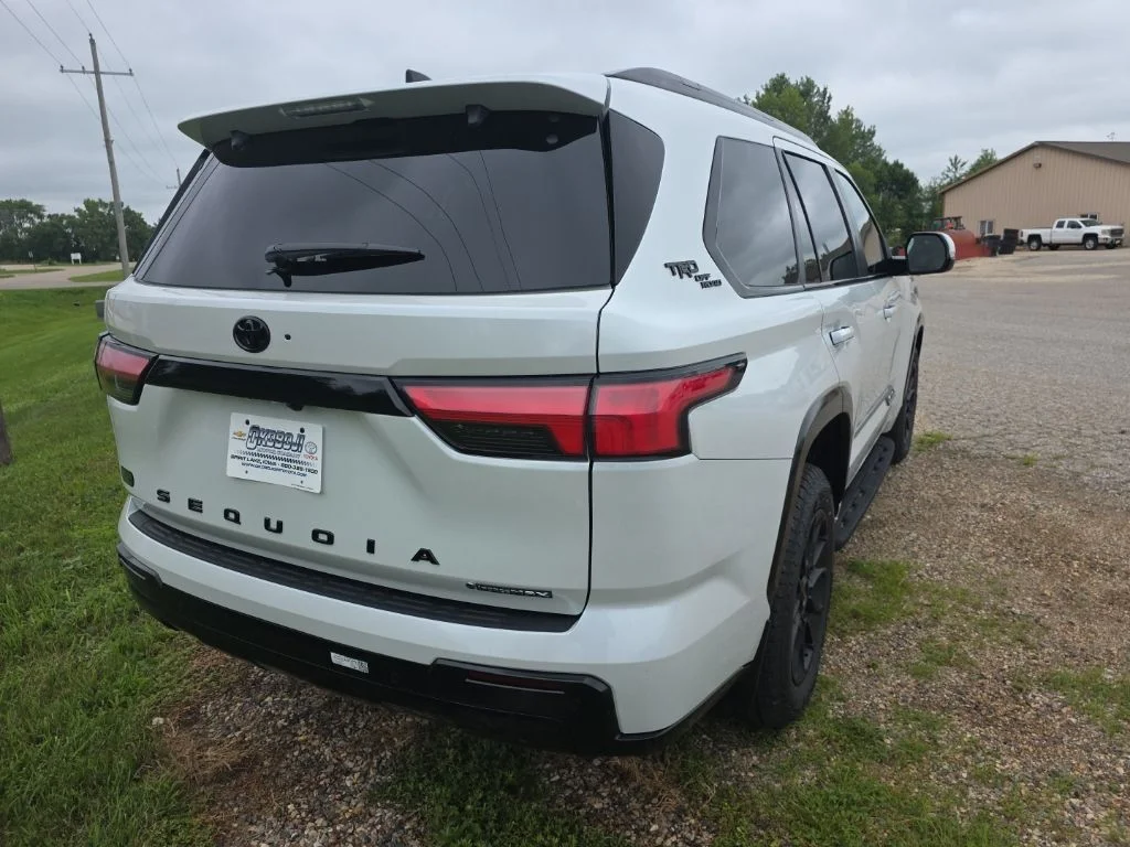 New 2026 Wind Chill Pearl <sup>1</sup> Toyota  Platinum image 8