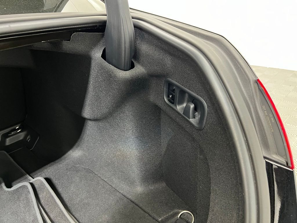 Used 2025  Mercedes-Benz C 300 image 36