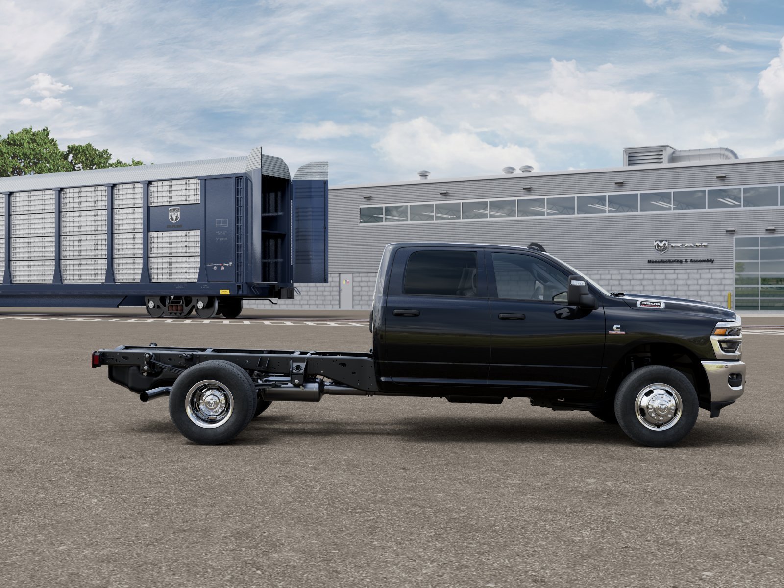 New 2026 Diamond Black Crystal Pearl-Coat Exterior Paint RAM TRADESMAN image 12