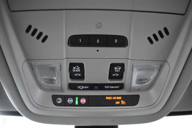 Used 2022 White GMC SLT image 40