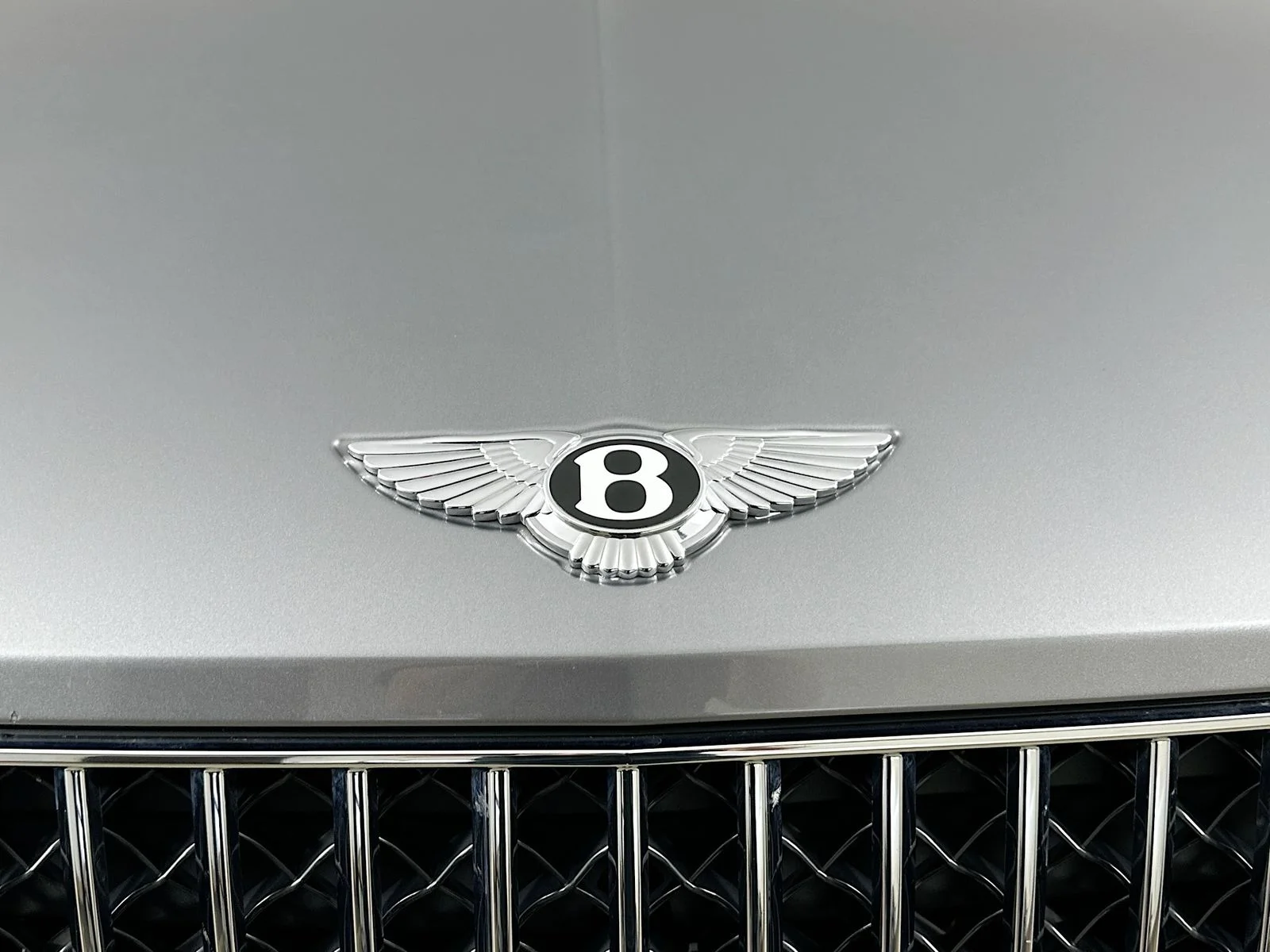 Used 2023 Silver Bentley  image 56