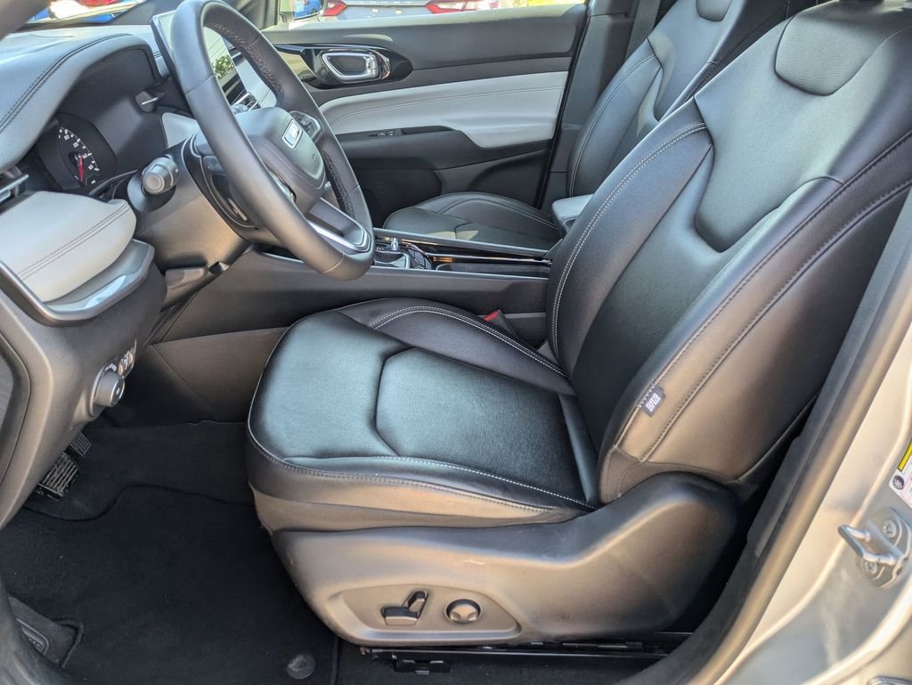 Used 2025 Silver Jeep Limited image 13