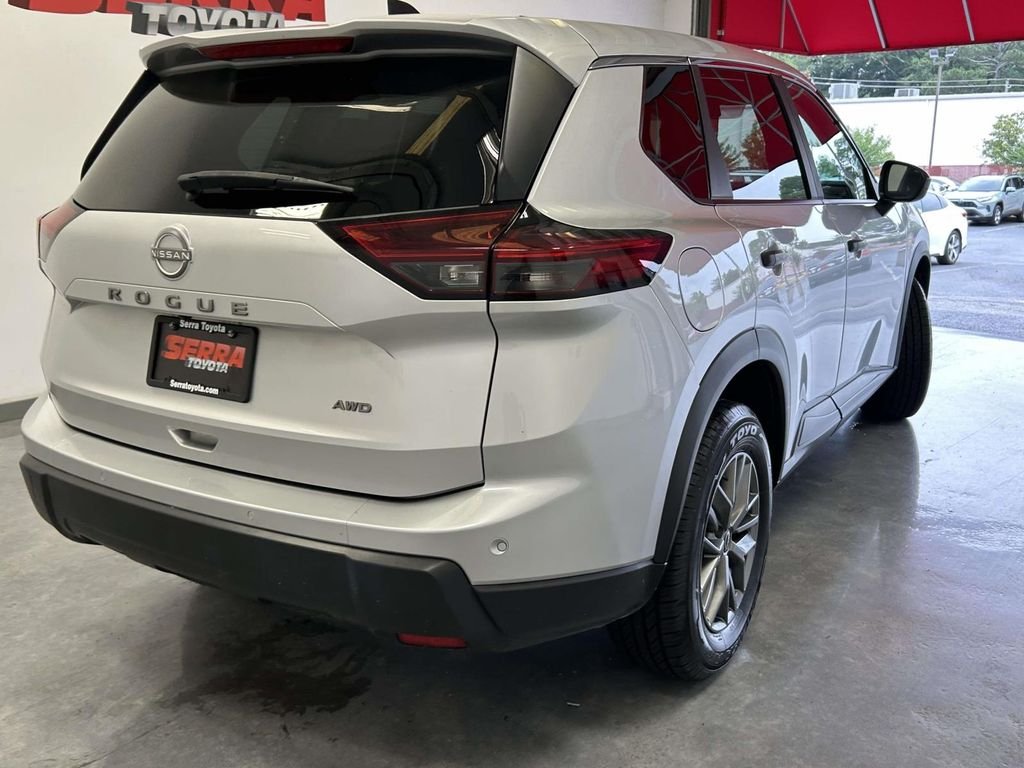 Used 2024 Silver Nissan S image 3