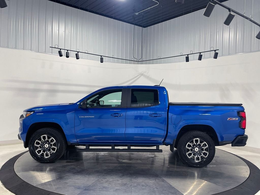 Used 2024 Blue Chevrolet Z71 image 17