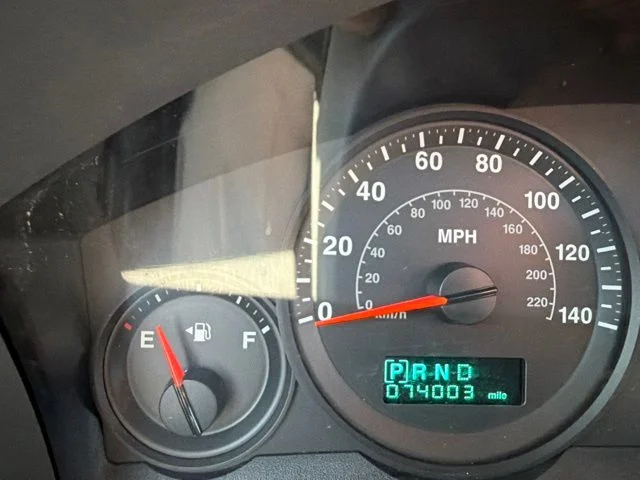 Used 2005 White Jeep Laredo image 25