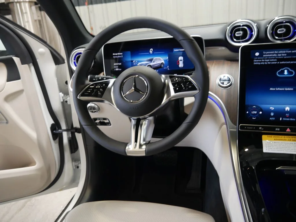 New 2026 Polar White Mercedes-Benz GLC 300 image 59