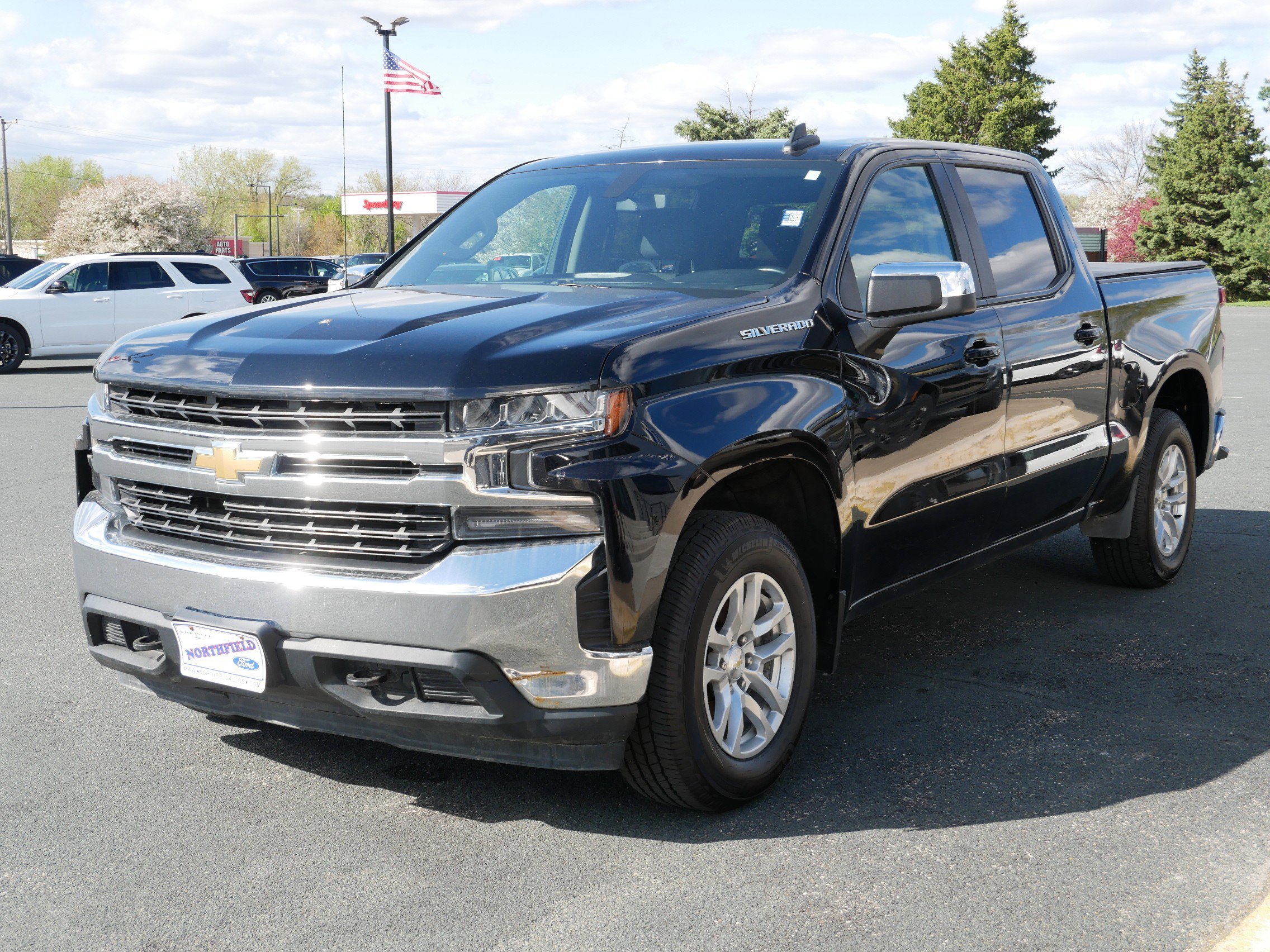 View vehicle photo 4