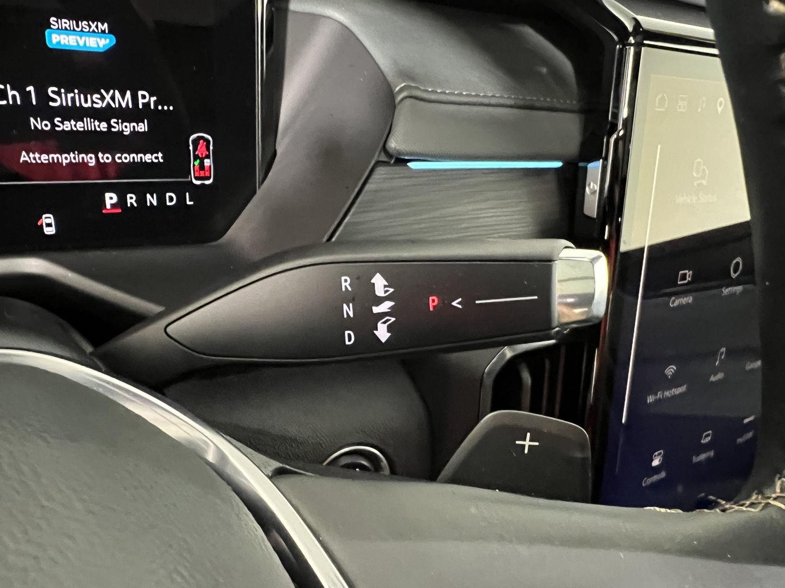 Used 2025 Summit White GMC AWD AT4 image 18