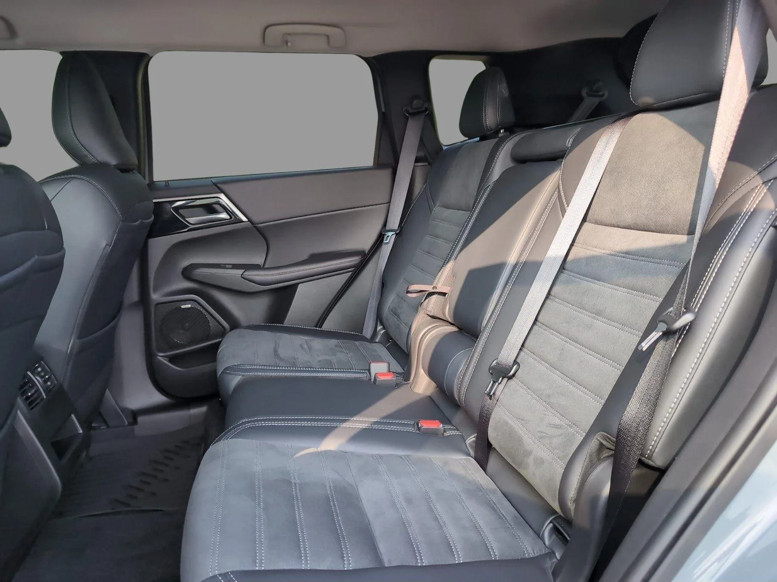 Used 2026  Mitsubishi SE image 34