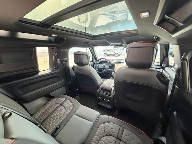 Certified Used 2024  Land Rover Carpathian Edition image 17