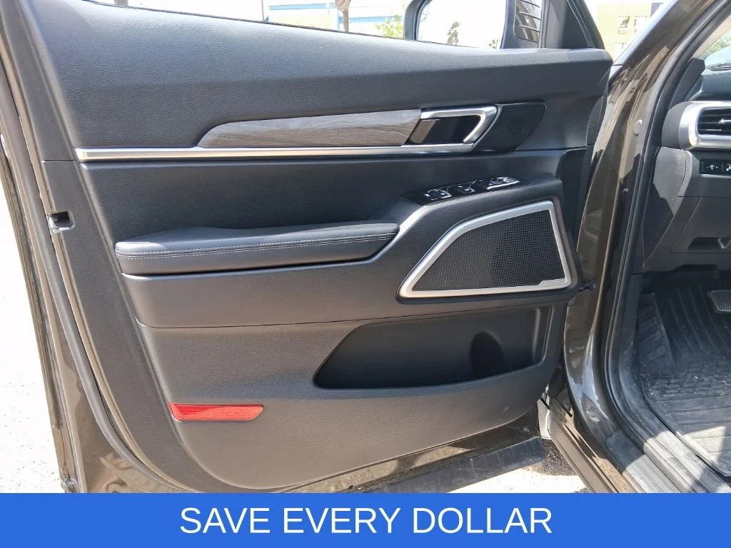 Used 2022 Green Kia EX image 7