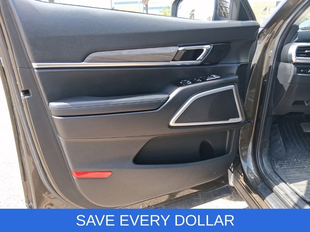 Used 2022 Green Kia EX image 7