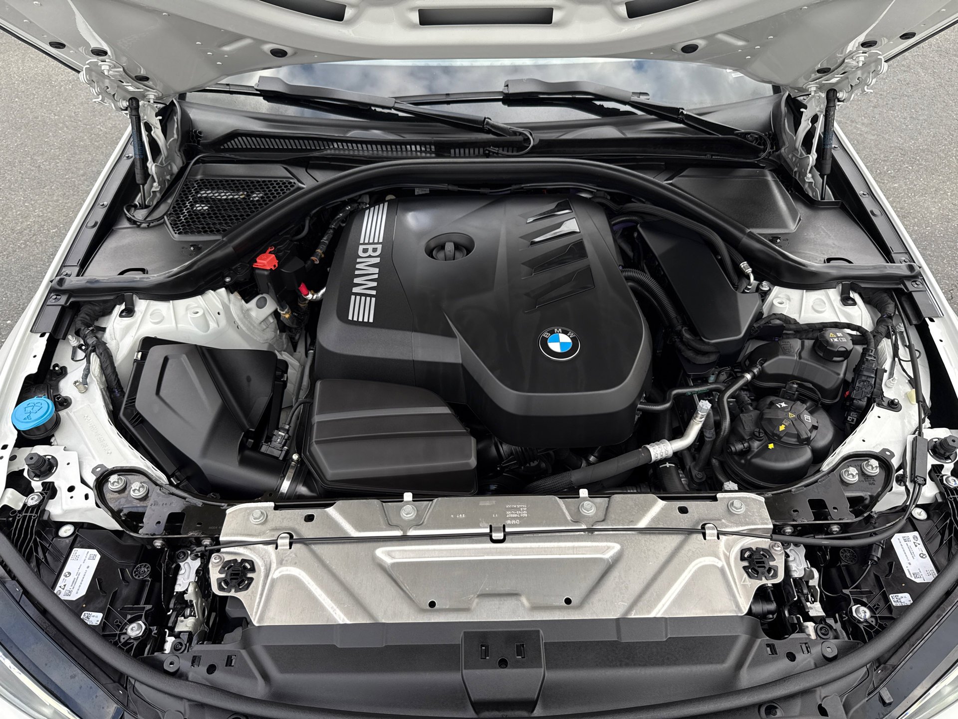 Used 2025 Alpine White BMW 330i image 6